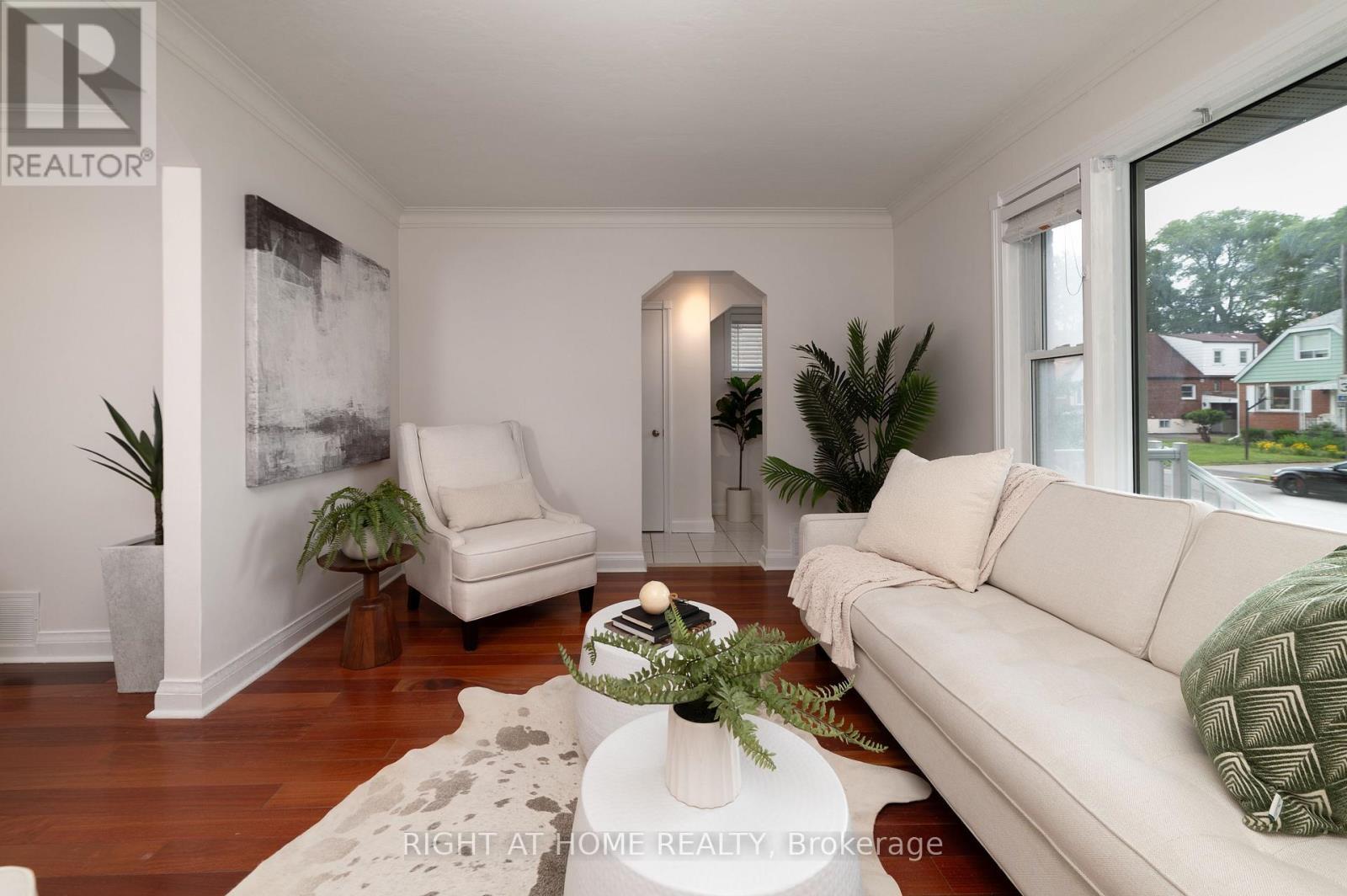2 Midholm Drive, Toronto, ON - Indoor Photo Showing Living Room