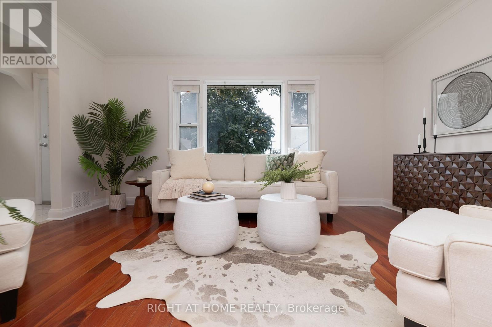 2 Midholm Drive, Toronto, ON - Indoor Photo Showing Living Room