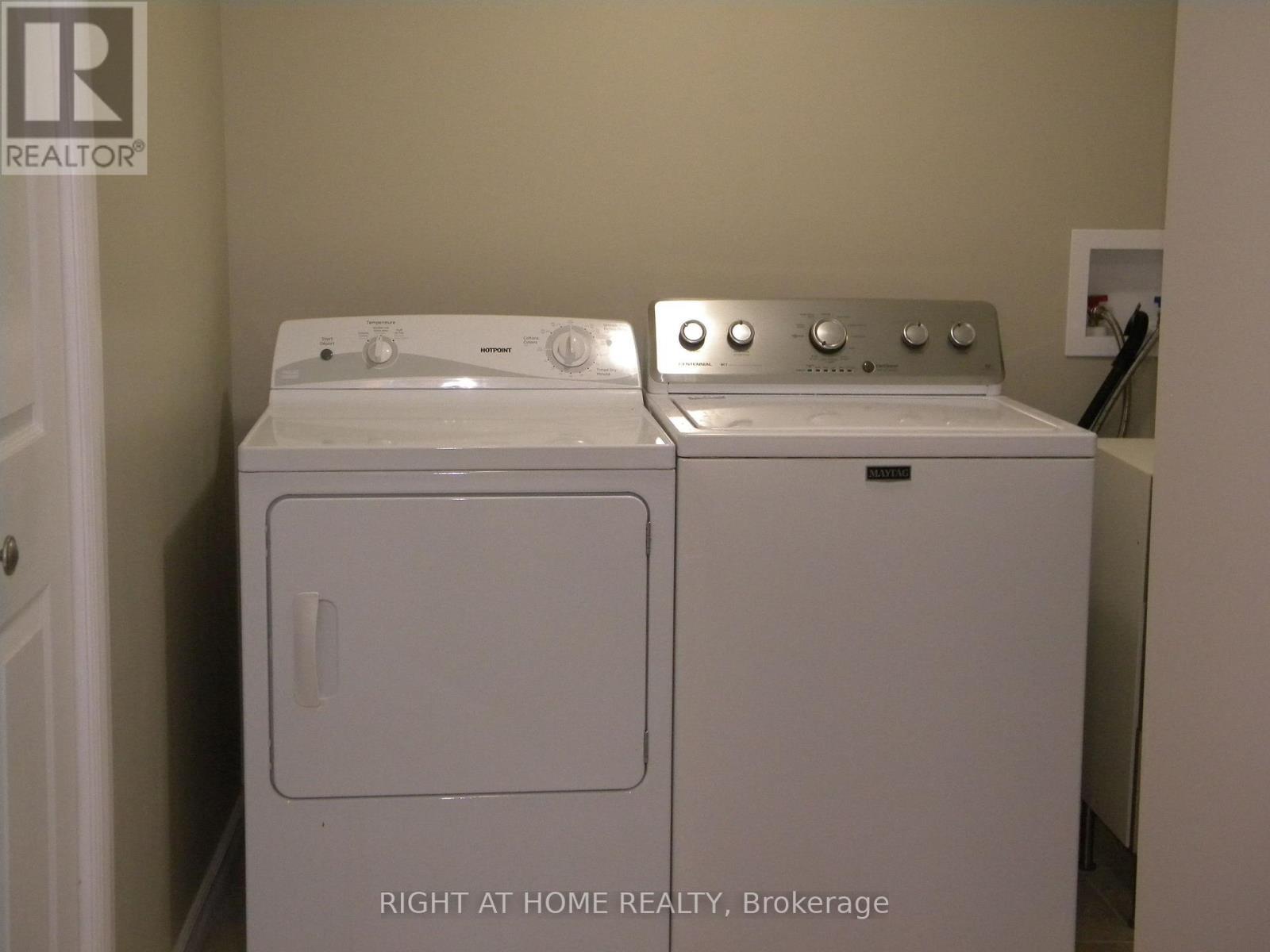 B - 42 Westminster Circle, Barrie, ON - Indoor Photo Showing Laundry Room