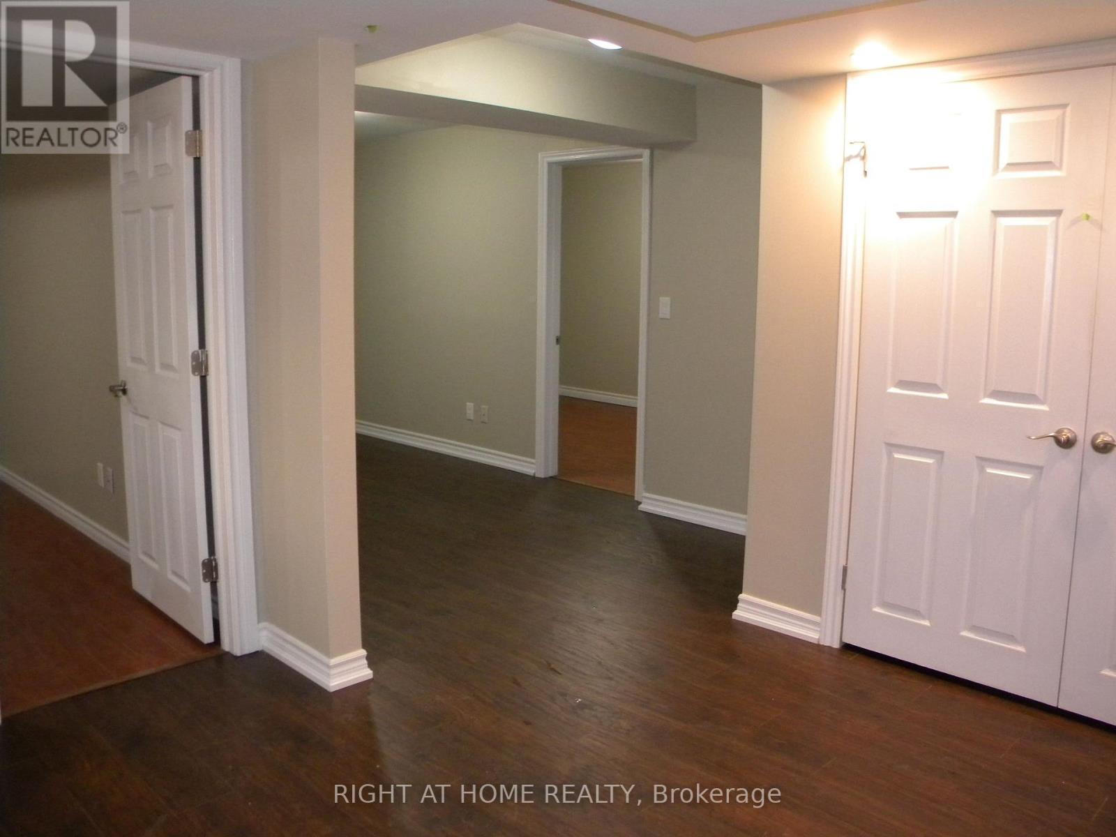 B - 42 Westminster Circle, Barrie, ON - Indoor Photo Showing Other Room