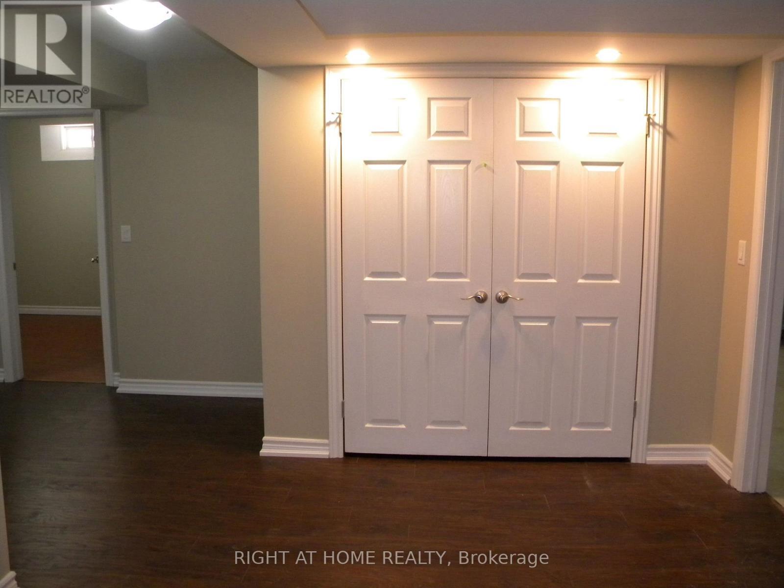 B - 42 Westminster Circle, Barrie, ON - Indoor Photo Showing Other Room