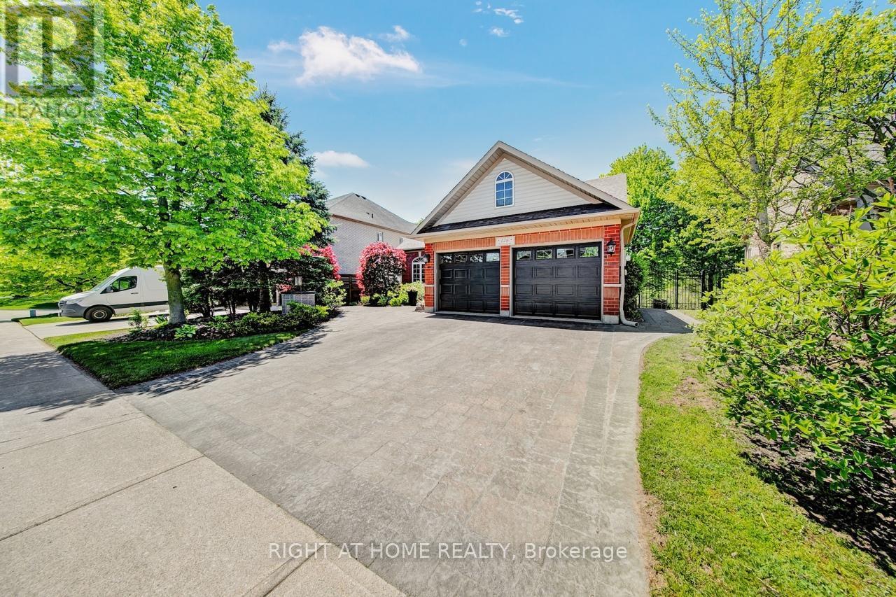 Front - 126 Moore Crescent, Hamilton, ON - Outdoor