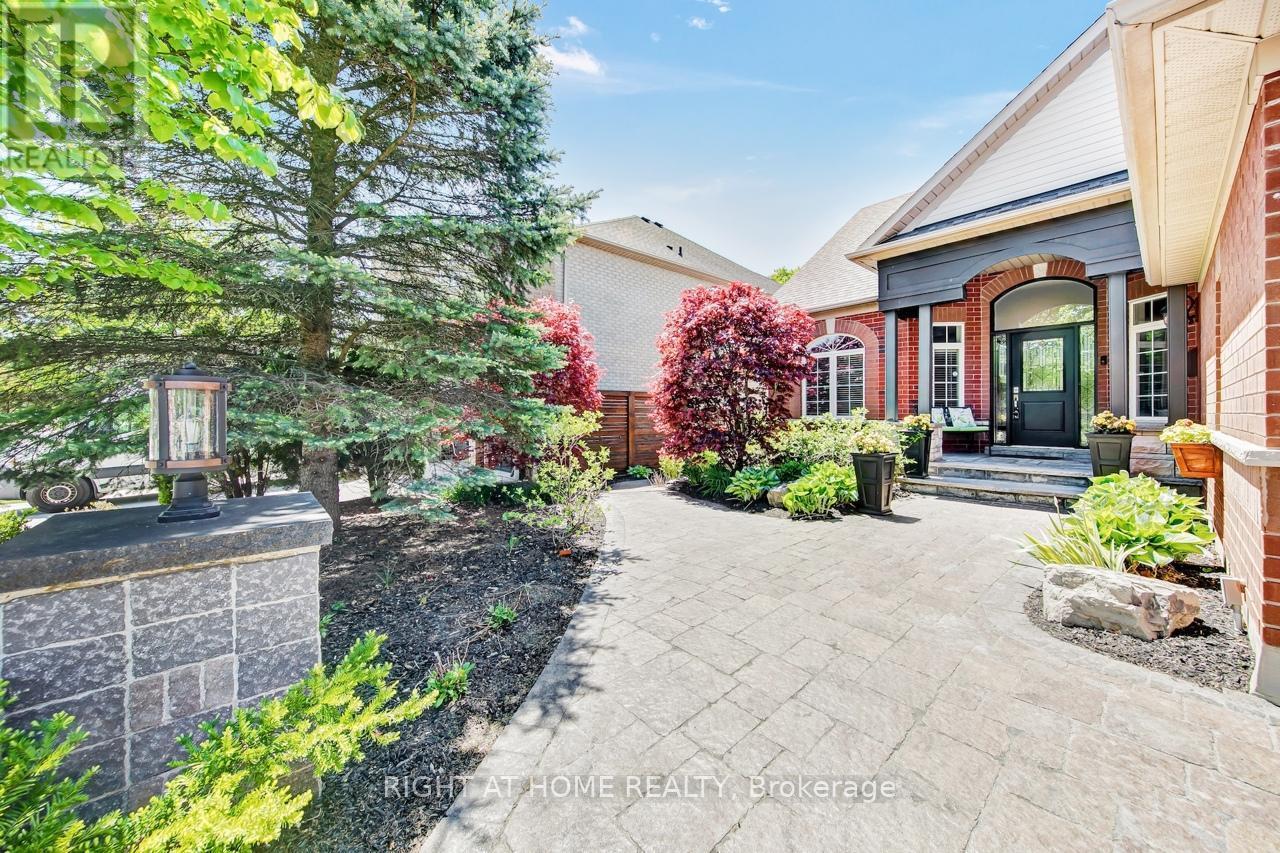 Front - 126 Moore Crescent, Hamilton, ON - Outdoor