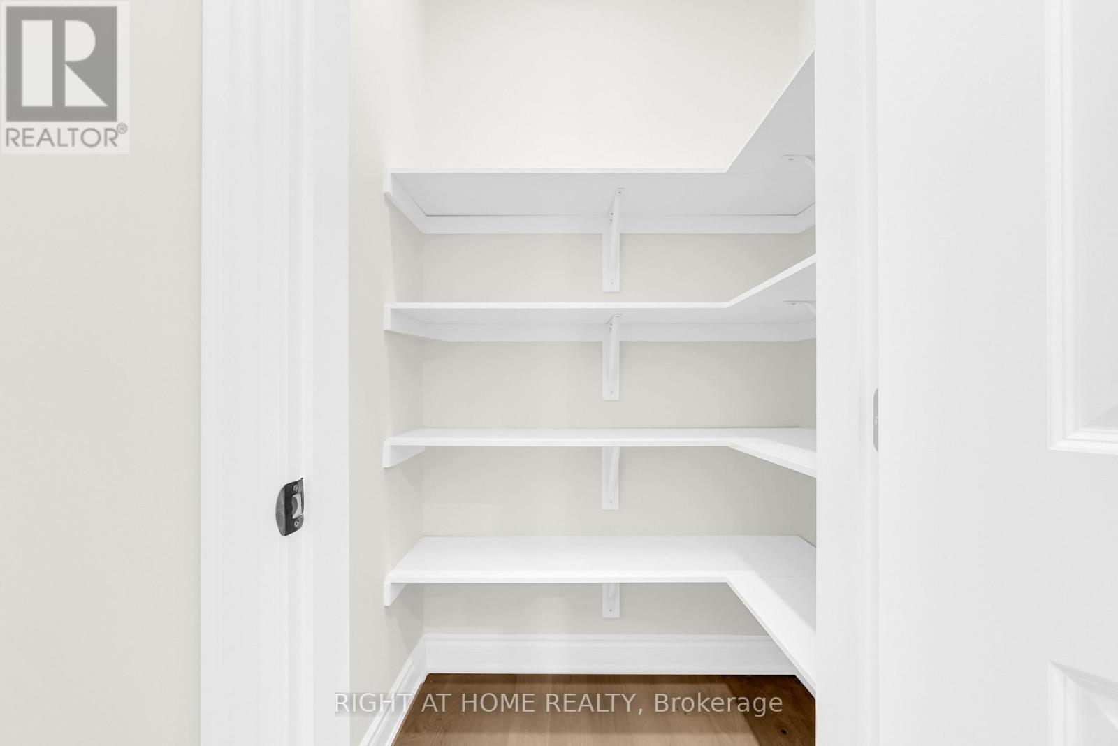 76 Ruby Ridge, Oro-Medonte, ON - Indoor With Storage