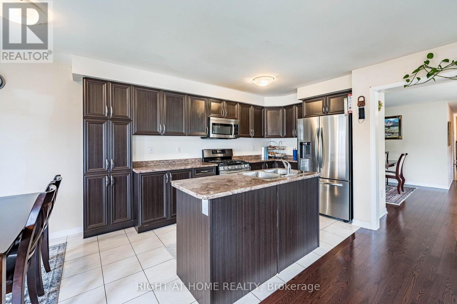 33 Drexel Road, Brampton, ON - Indoor Photo Showing Kitchen With Stainless Steel Kitchen With Double Sink