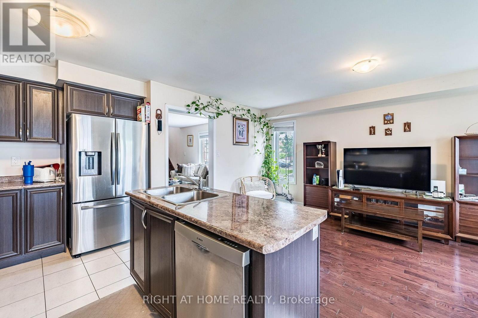 33 Drexel Road, Brampton, ON - Indoor Photo Showing Kitchen With Stainless Steel Kitchen With Double Sink