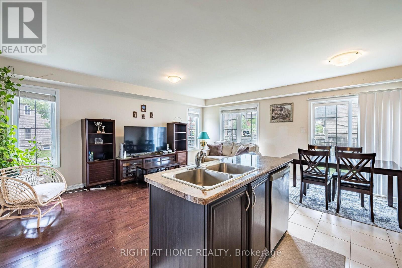 33 Drexel Road, Brampton, ON - Indoor