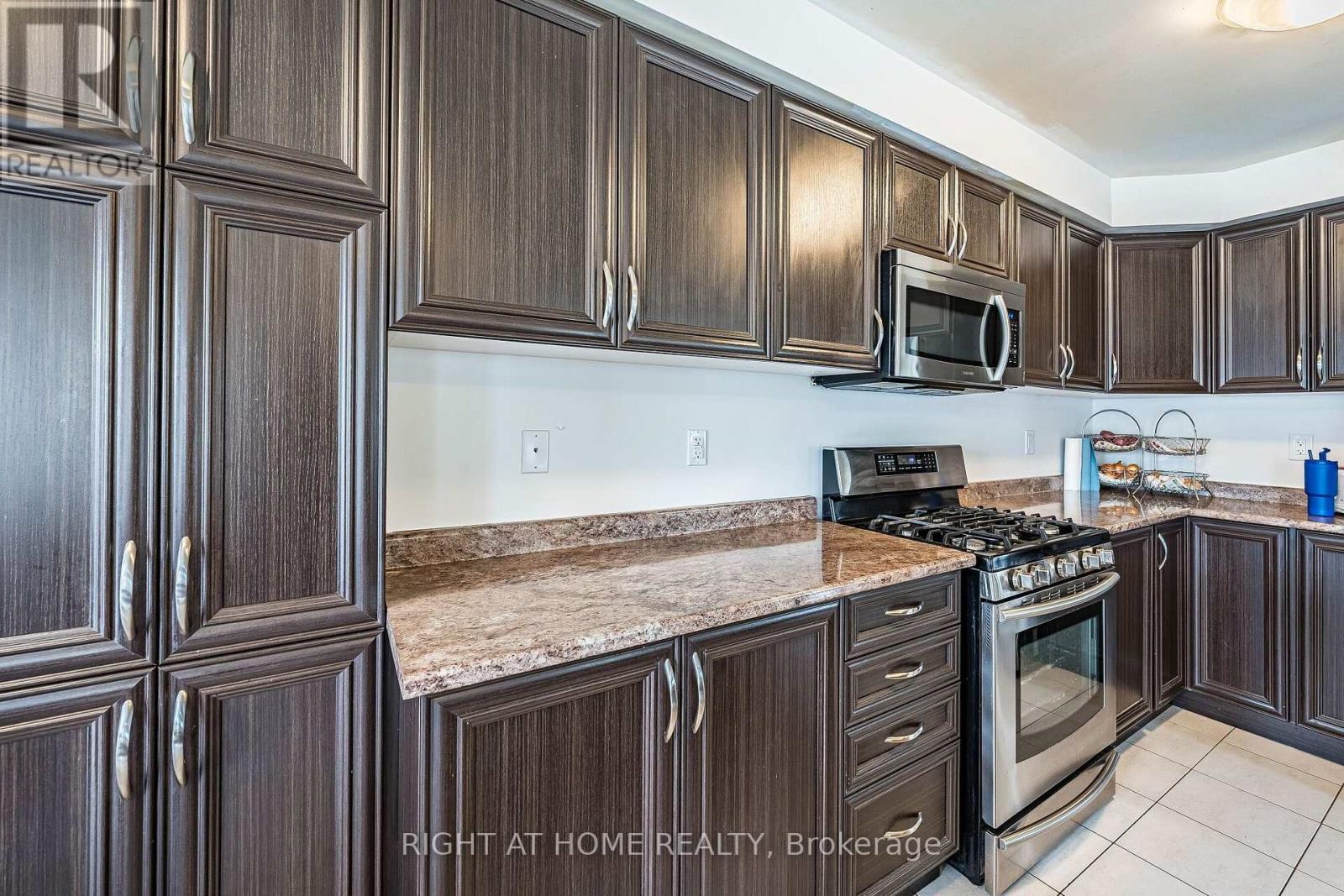 33 Drexel Road, Brampton, ON - Indoor Photo Showing Kitchen With Stainless Steel Kitchen