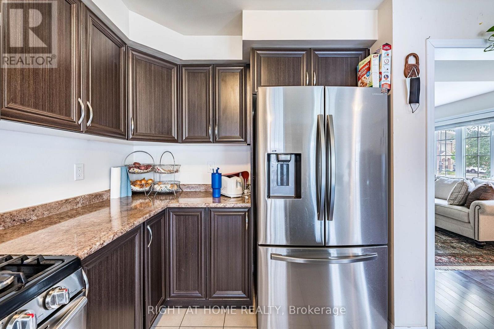 33 Drexel Road, Brampton, ON - Indoor Photo Showing Kitchen With Stainless Steel Kitchen