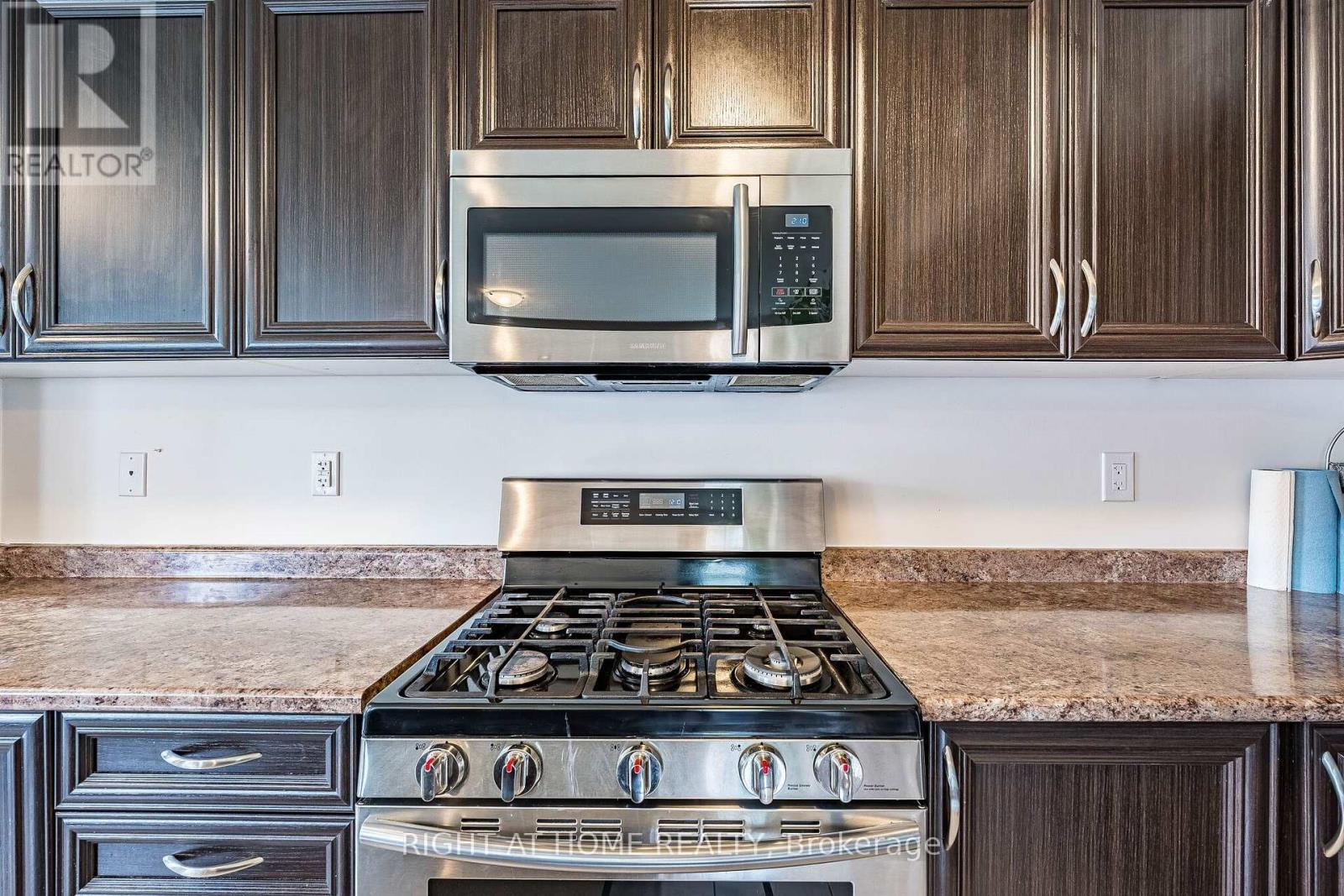 33 Drexel Road, Brampton, ON - Indoor Photo Showing Kitchen With Stainless Steel Kitchen With Upgraded Kitchen