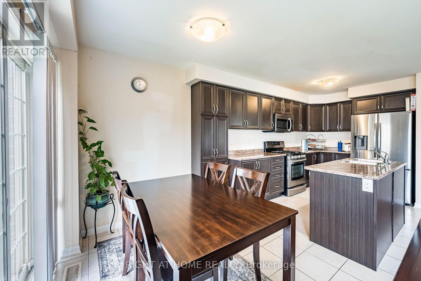 33 Drexel Road, Brampton, ON - Indoor Photo Showing Kitchen With Stainless Steel Kitchen