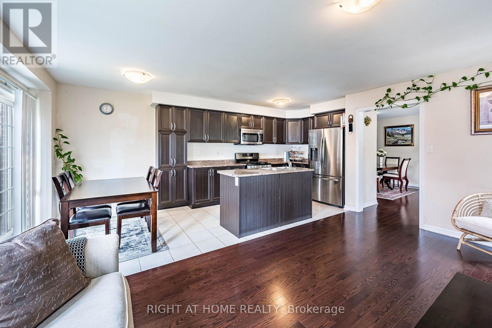 33 Drexel Road, Brampton, ON - Indoor Photo Showing Kitchen With Stainless Steel Kitchen