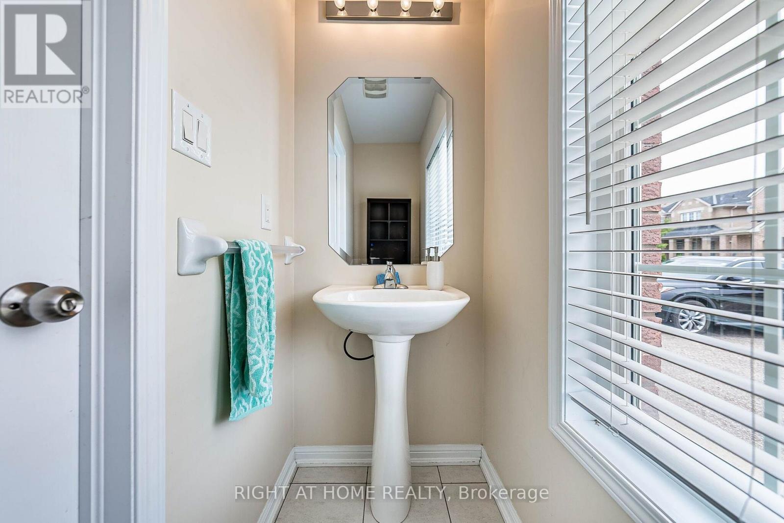 33 Drexel Road, Brampton, ON - Indoor Photo Showing Bathroom
