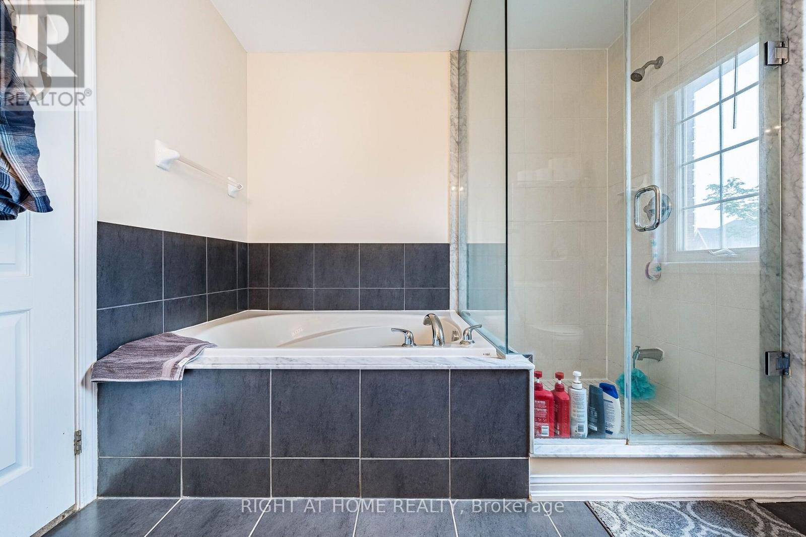 33 Drexel Road, Brampton, ON - Indoor Photo Showing Bathroom