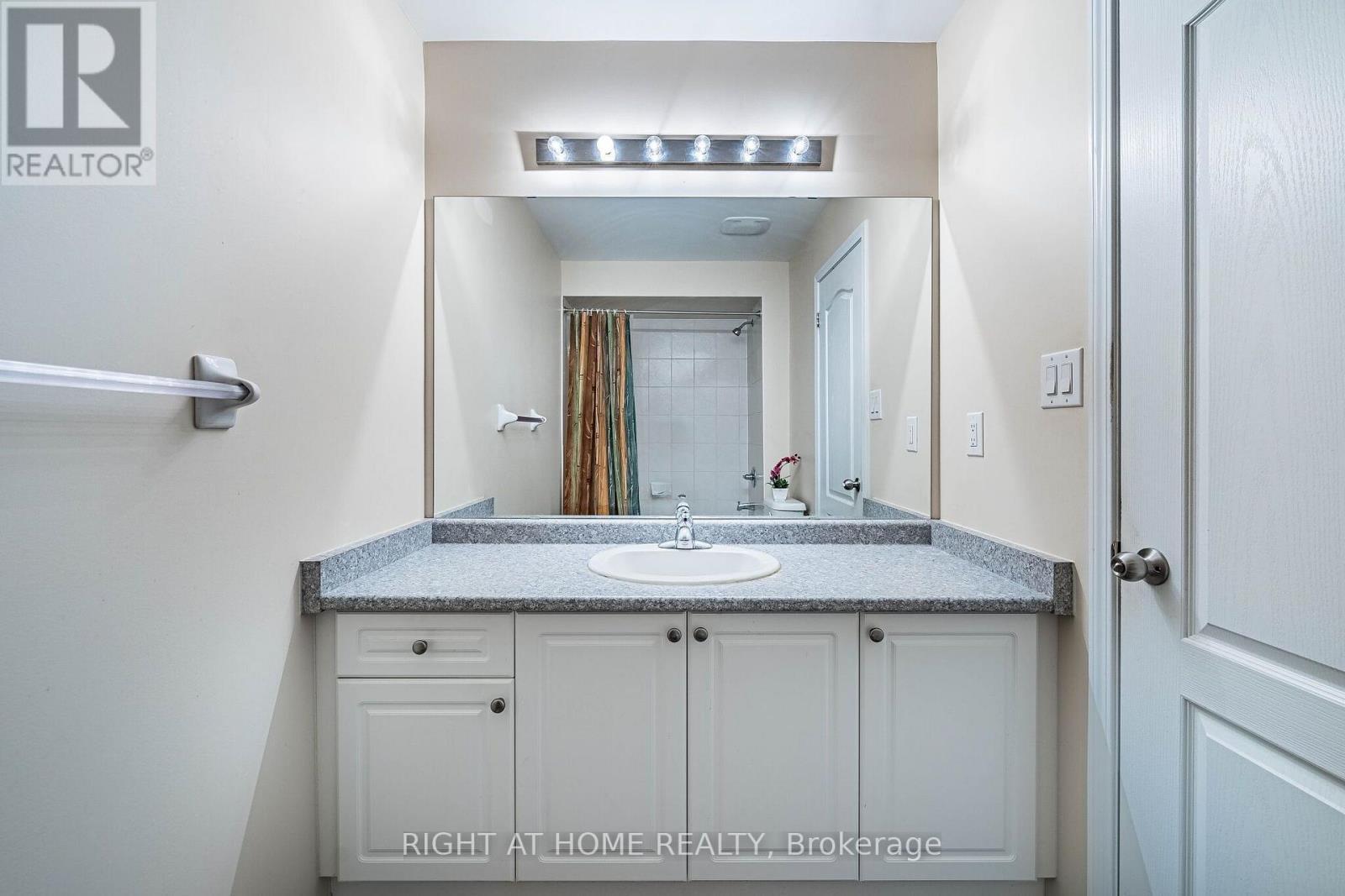 33 Drexel Road, Brampton, ON - Indoor Photo Showing Bathroom