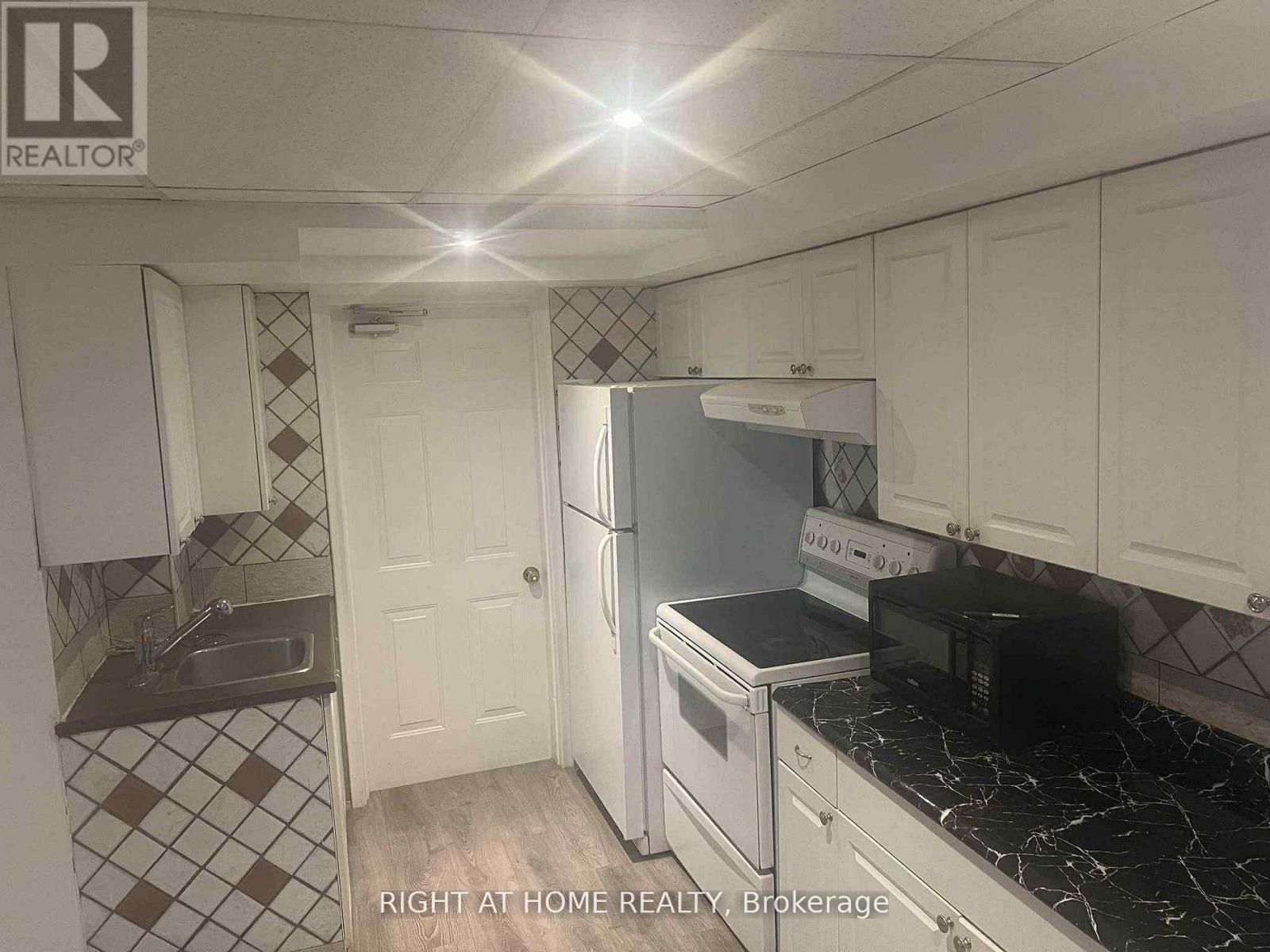5409 Derry Road, Milton, ON - Indoor Photo Showing Kitchen