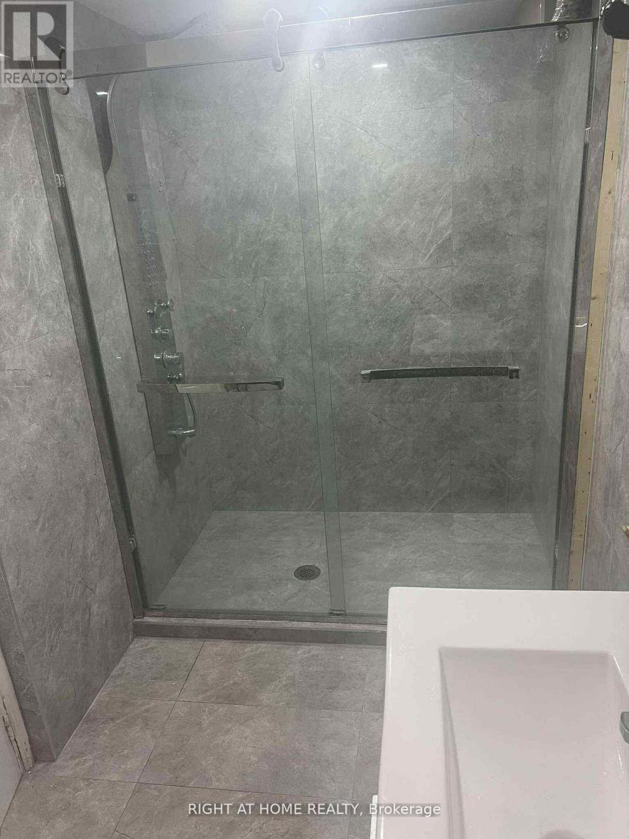 5409 Derry Road, Milton, ON - Indoor Photo Showing Bathroom
