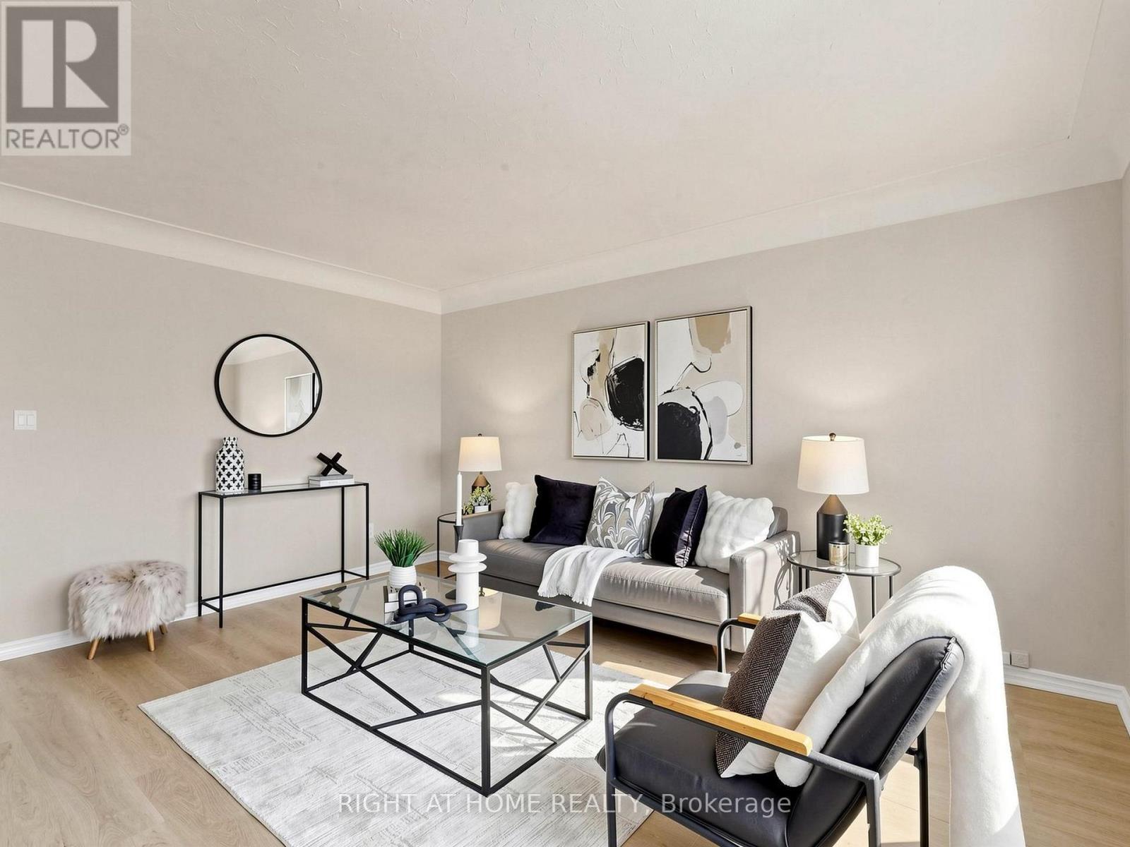 1 Welbourn Drive, Hamilton, ON - Indoor Photo Showing Living Room