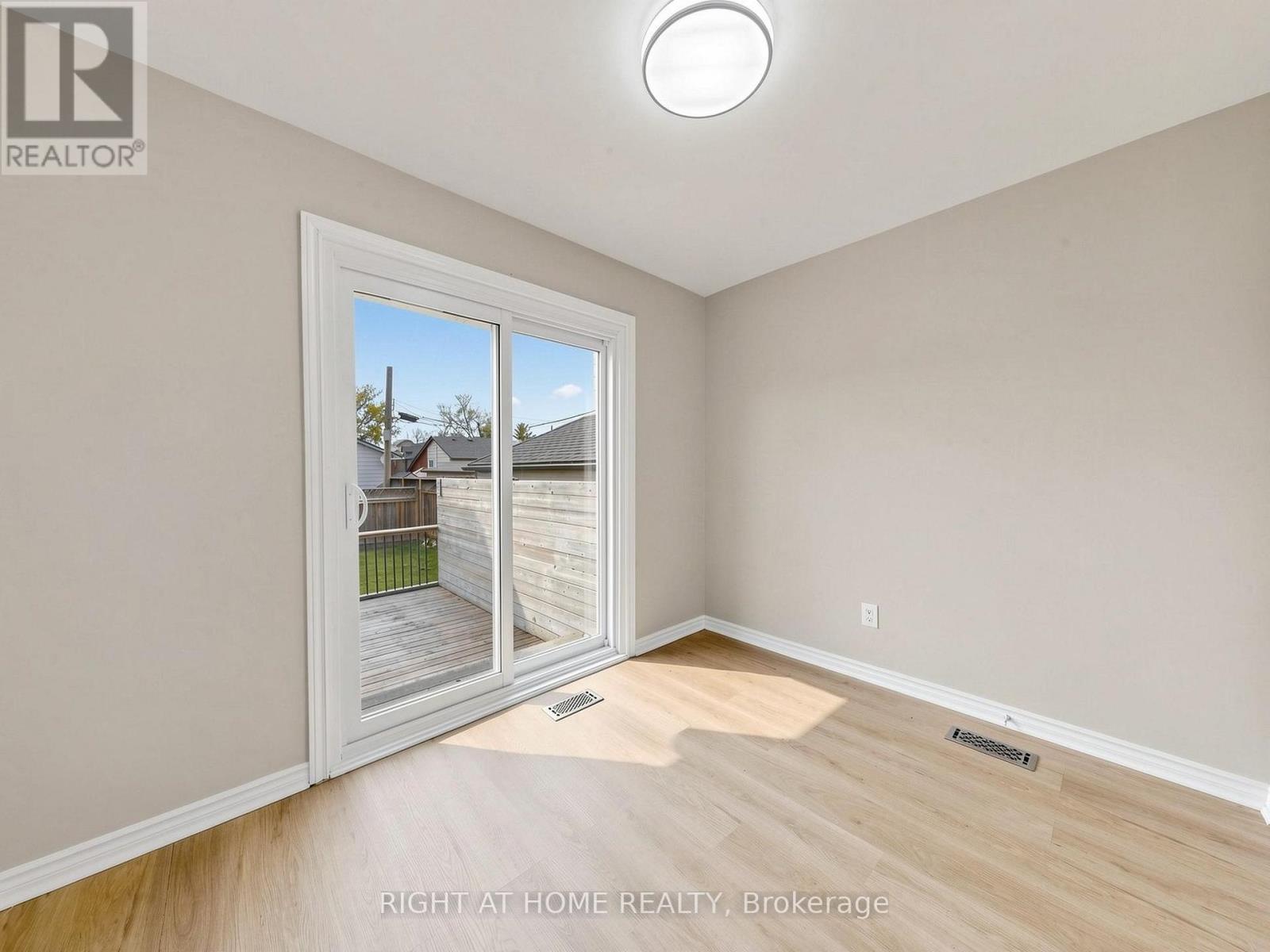 1 Welbourn Drive, Hamilton, ON - Indoor Photo Showing Other Room