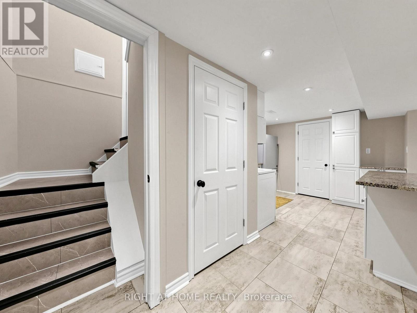1 Welbourn Drive, Hamilton, ON - Indoor Photo Showing Other Room