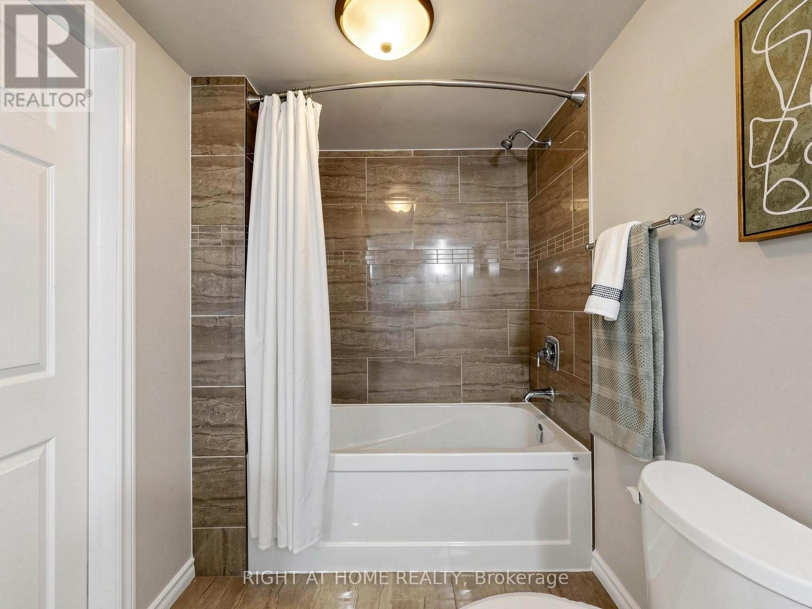 1 Welbourn Drive, Hamilton, ON - Indoor Photo Showing Bathroom