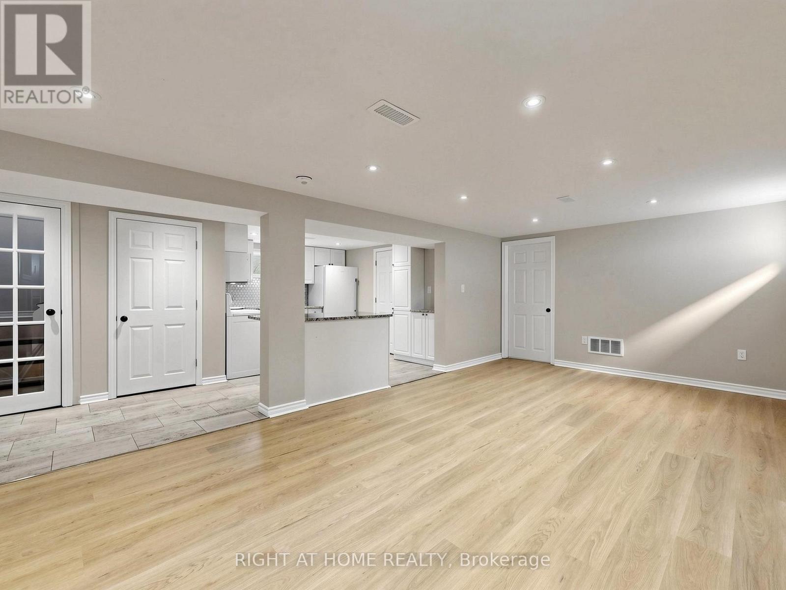 1 Welbourn Drive, Hamilton, ON - Indoor Photo Showing Other Room