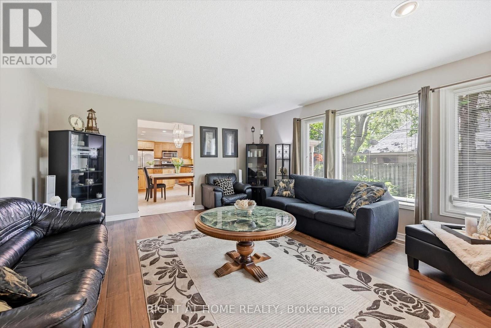 1 Idared Road, Hamilton, ON - Indoor Photo Showing Living Room