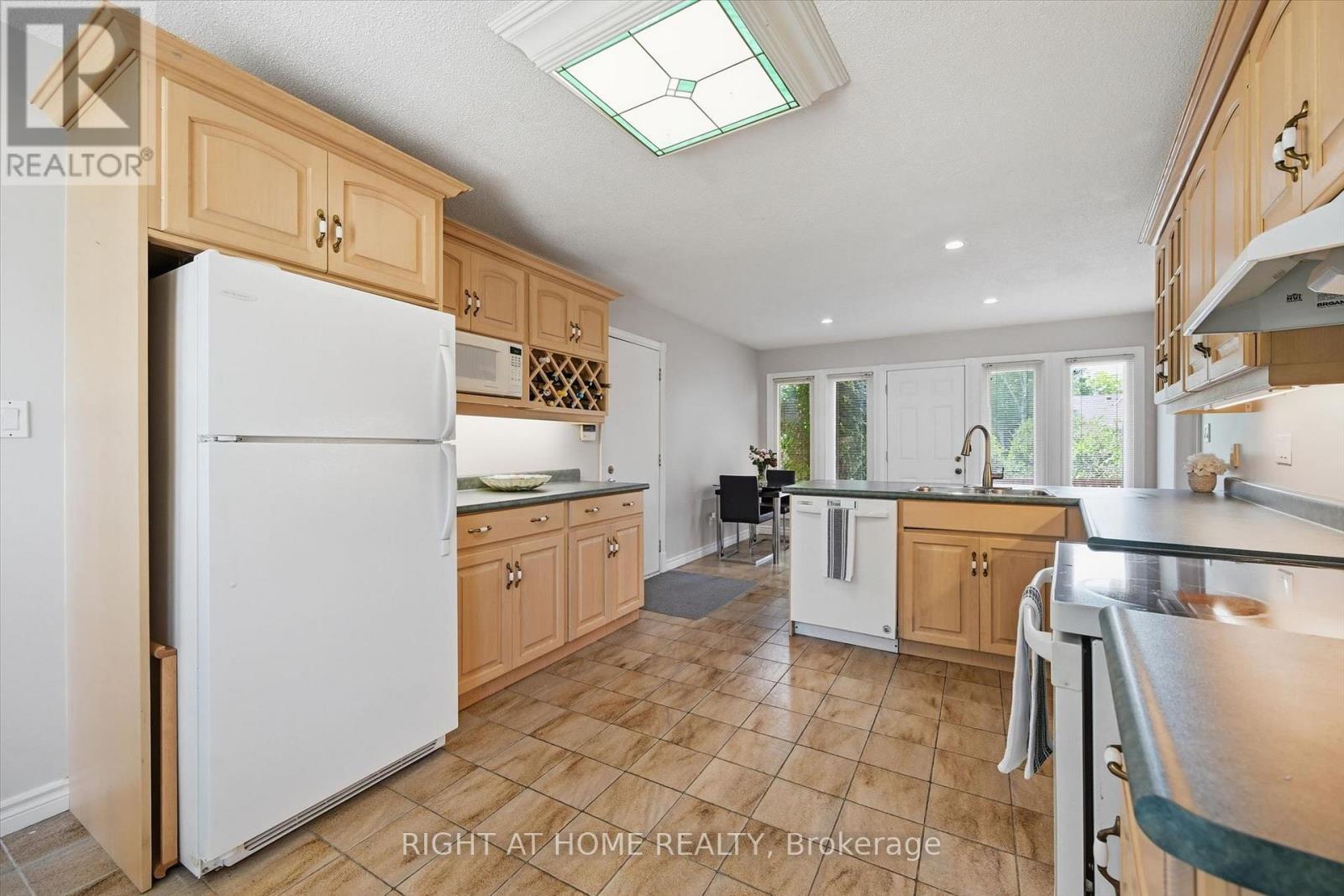 Secondary Kitchen - Eat-in, Separate Entrance - 1 Idared Road, Hamilton, ON - Indoor Photo Showing Kitchen
