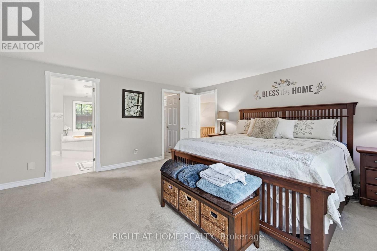 Primary BR w/ walk-in-closet, ensuite washroom - 1 Idared Road, Hamilton, ON - Indoor Photo Showing Bedroom