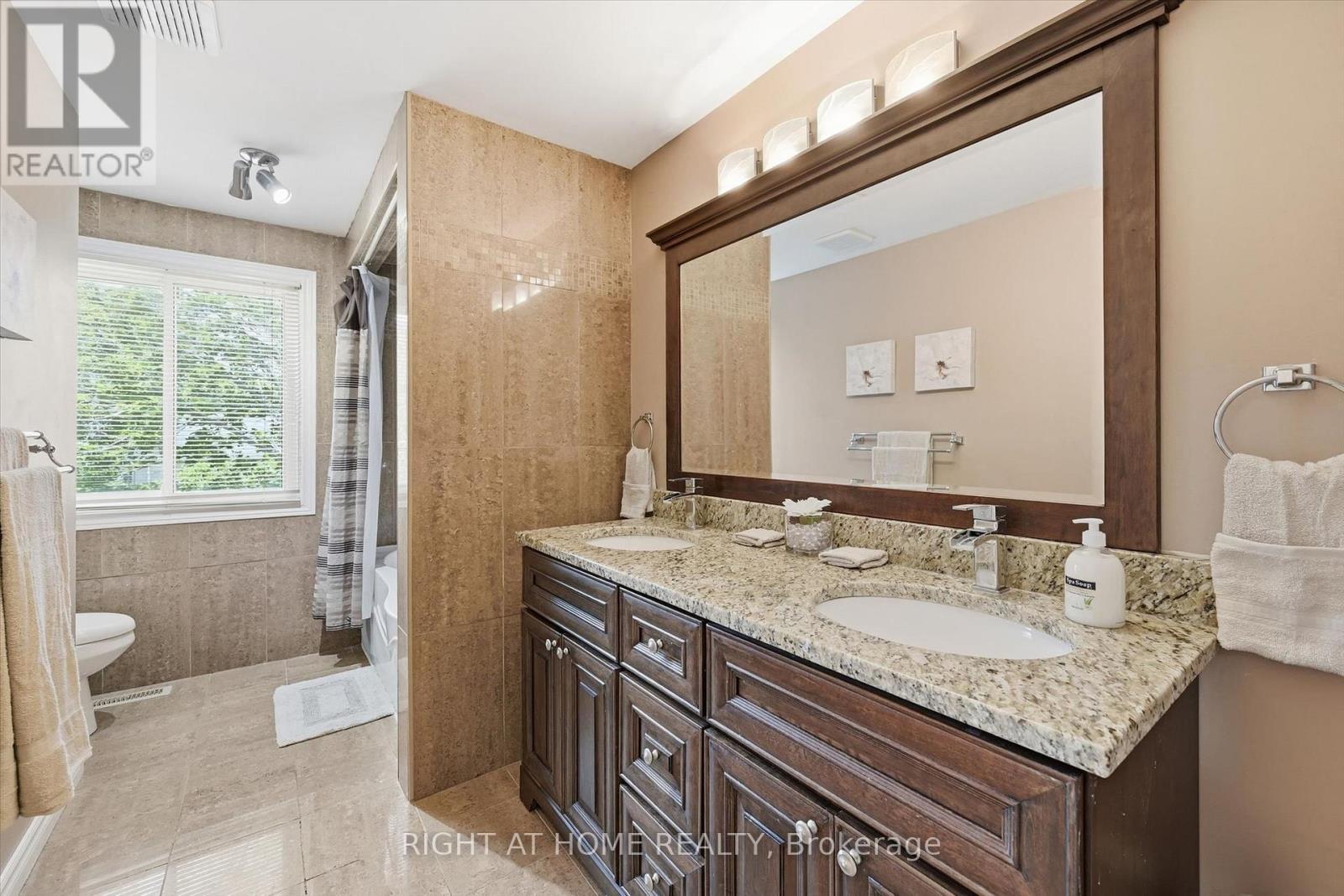 Second Floor 5-pc Bathroom - 1 Idared Road, Hamilton, ON - Indoor Photo Showing Bathroom