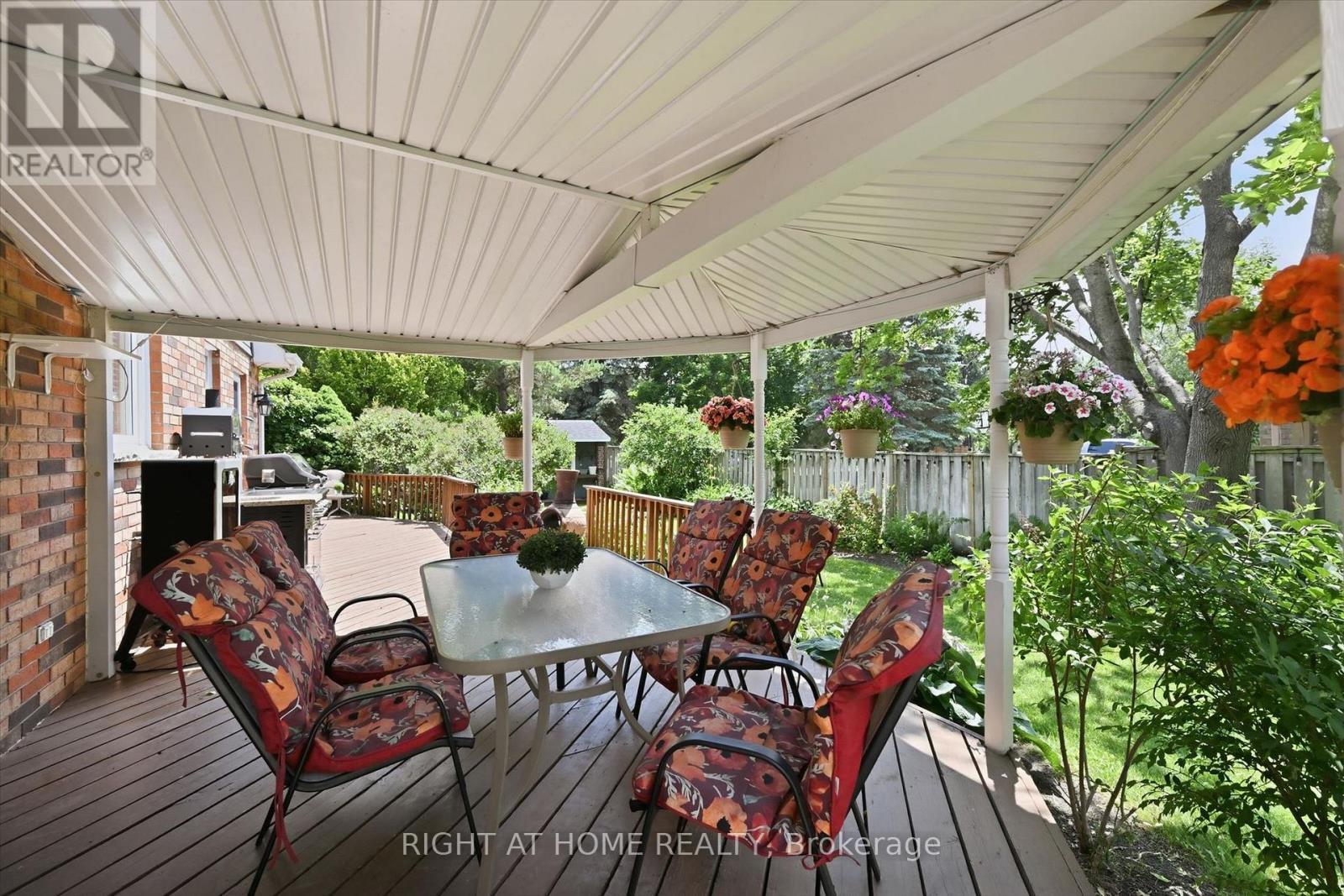 Lovely deck for entertaining and outdoor cooking - 1 Idared Road, Hamilton, ON - Outdoor With Deck Patio Veranda