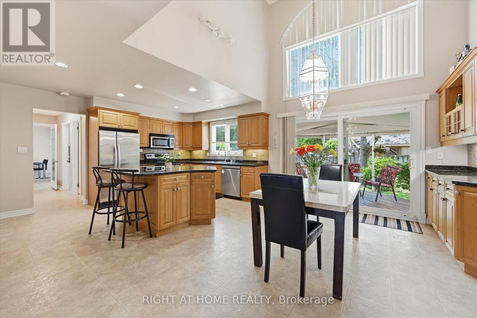 Primary Kitchen - Eat-in - 1 Idared Road, Hamilton, ON - Indoor