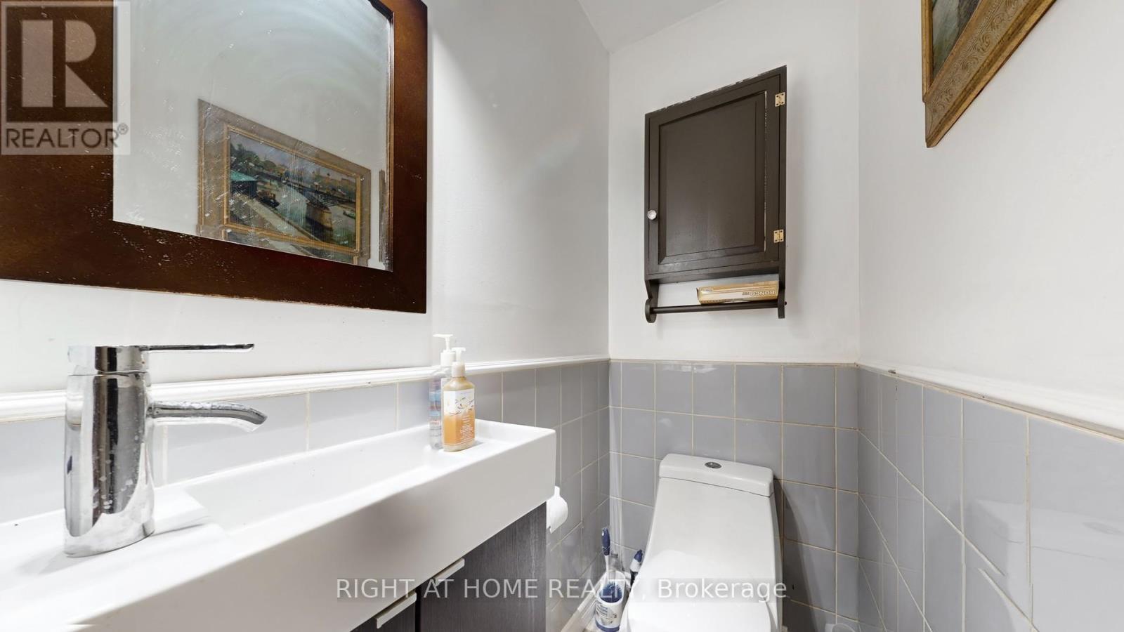 301 Garner Road E, Hamilton, ON - Indoor Photo Showing Bathroom