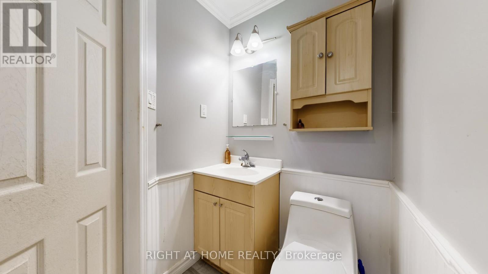 301 Garner Road E, Hamilton, ON - Indoor Photo Showing Bathroom