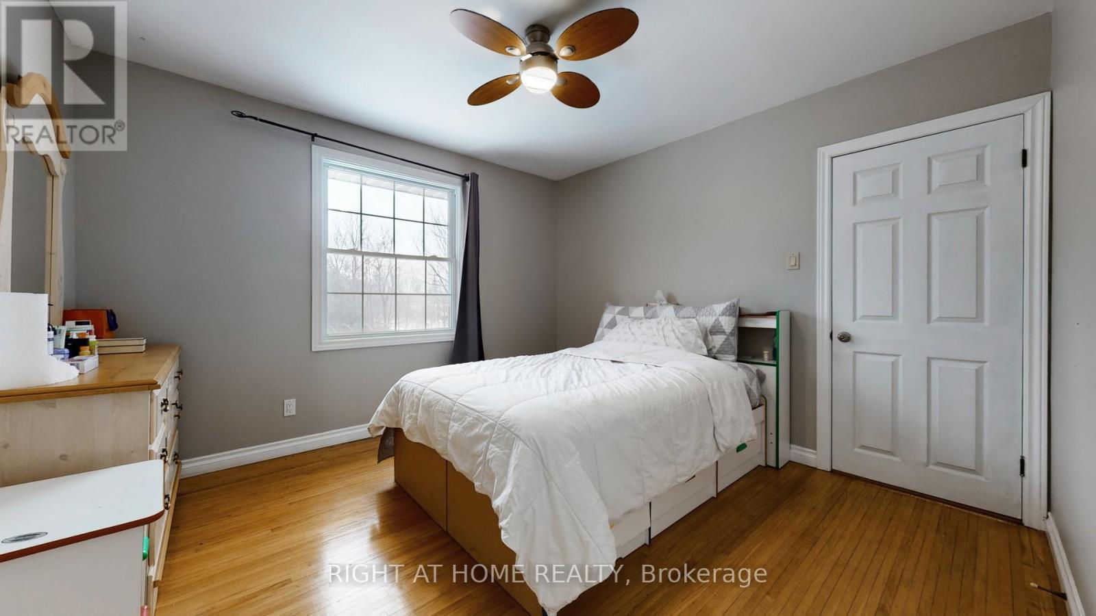 301 Garner Road E, Hamilton, ON - Indoor Photo Showing Bedroom