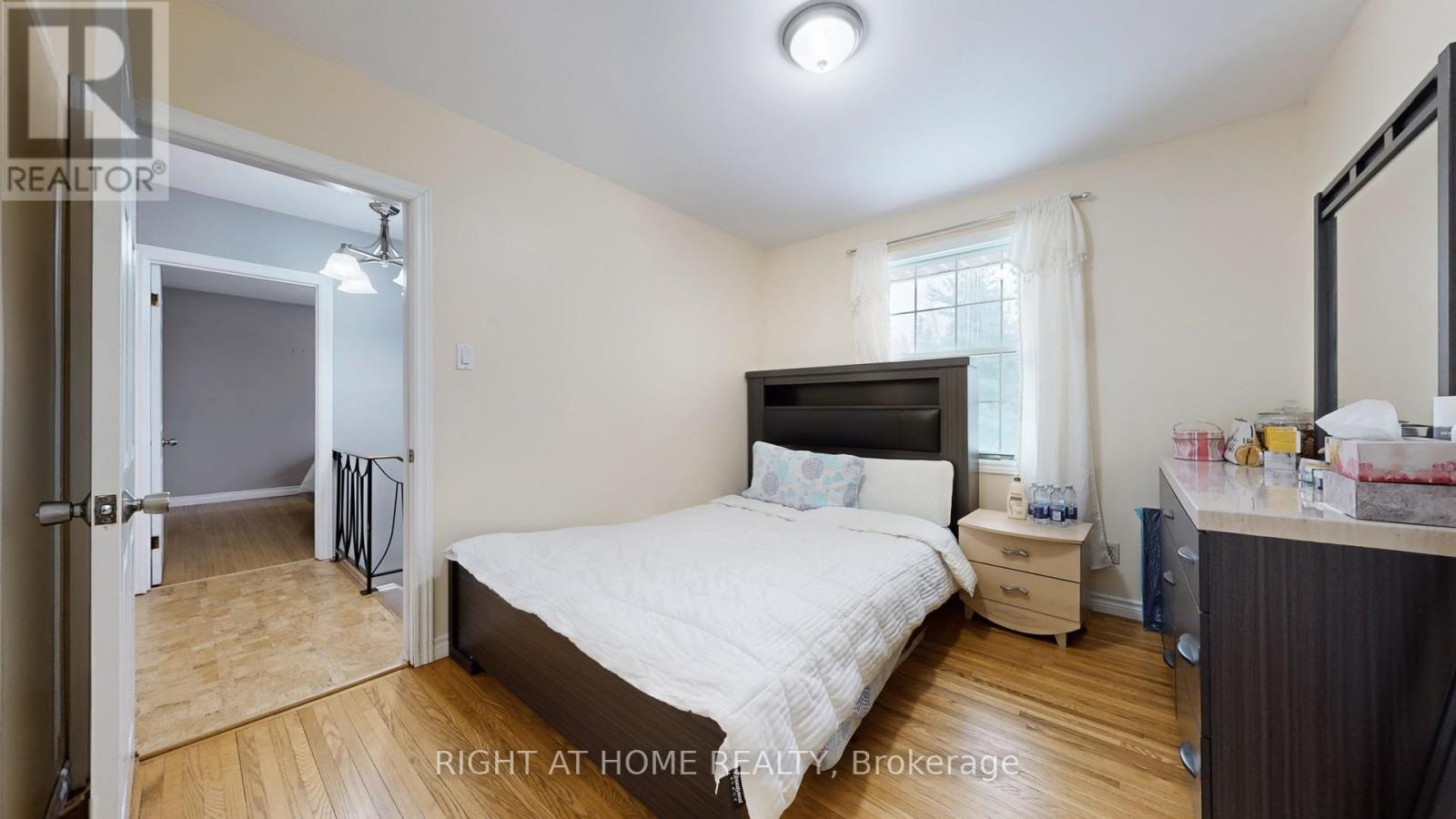 301 Garner Road E, Hamilton, ON - Indoor Photo Showing Bedroom