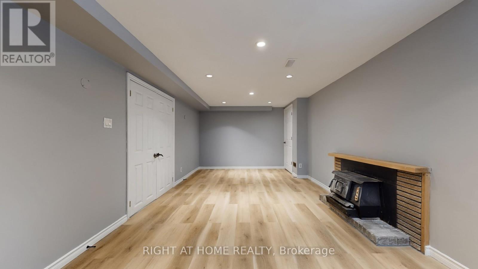 301 Garner Road E, Hamilton, ON - Indoor With Fireplace