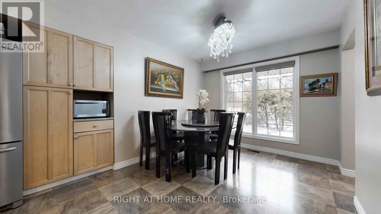 301 Garner Road E, Hamilton, ON - Indoor Photo Showing Dining Room