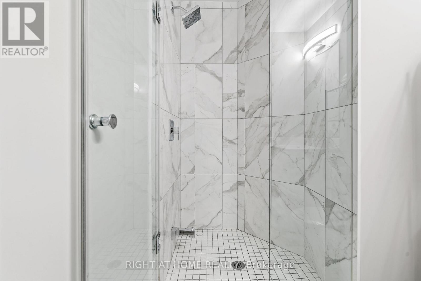 329 - 30 Shore Breeze Drive, Toronto, ON - Indoor Photo Showing Bathroom