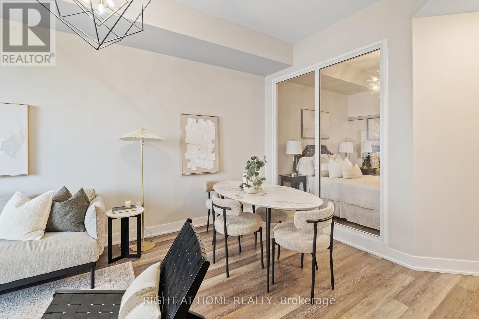 329 - 30 Shore Breeze Drive, Toronto, ON - Indoor Photo Showing Dining Room