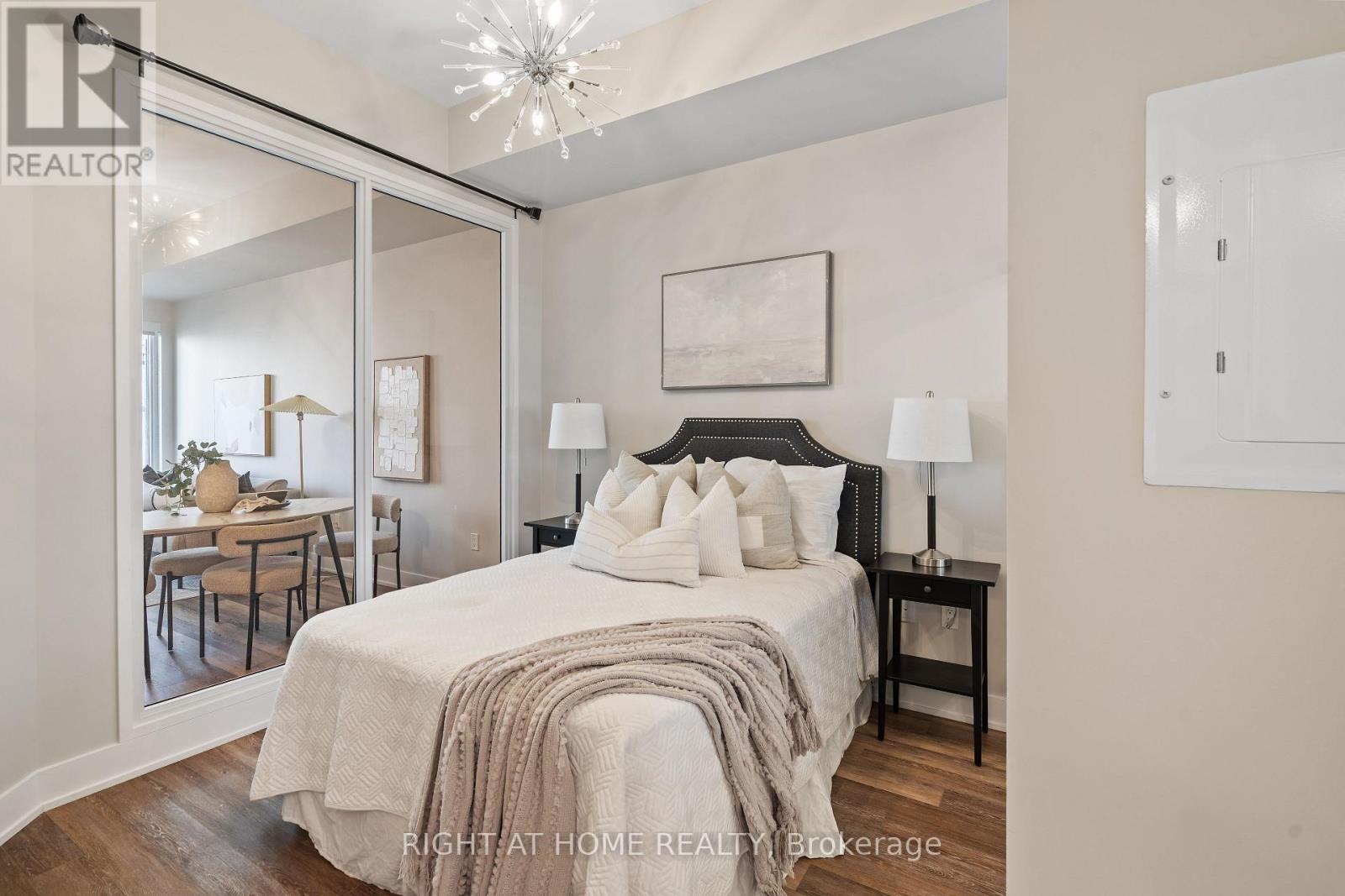 329 - 30 Shore Breeze Drive, Toronto, ON - Indoor Photo Showing Bedroom
