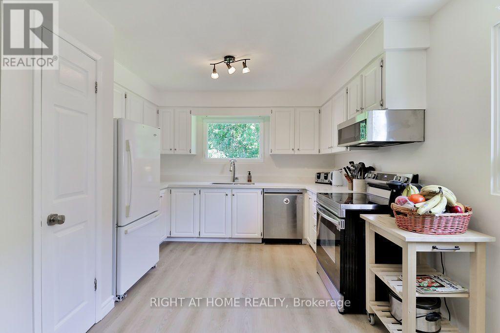 2932 Remea Court, Mississauga, ON - Indoor Photo Showing Kitchen