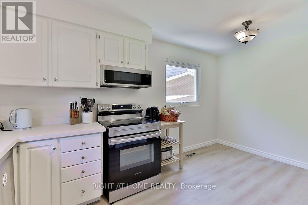 2932 Remea Court, Mississauga, ON - Indoor Photo Showing Kitchen