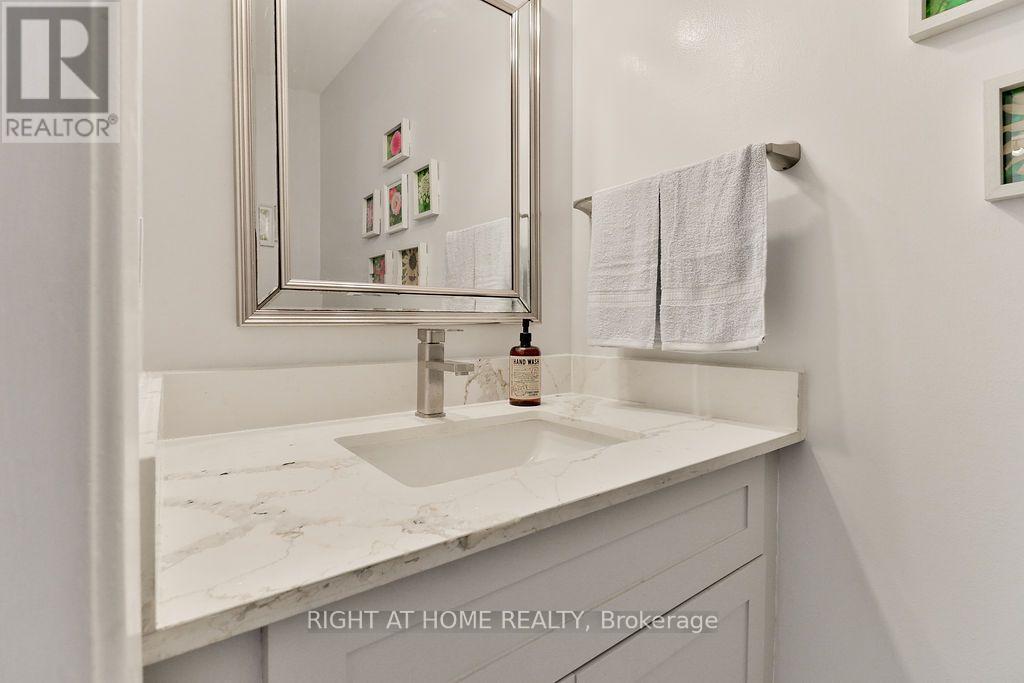 2932 Remea Court, Mississauga, ON - Indoor Photo Showing Bathroom