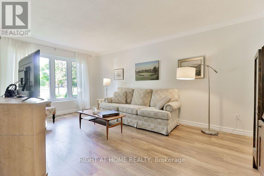 2932 Remea Court, Mississauga, ON - Indoor Photo Showing Living Room