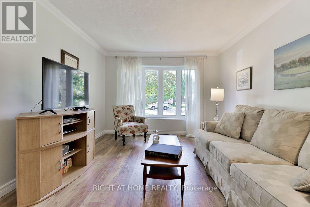 2932 Remea Court, Mississauga, ON - Indoor Photo Showing Living Room