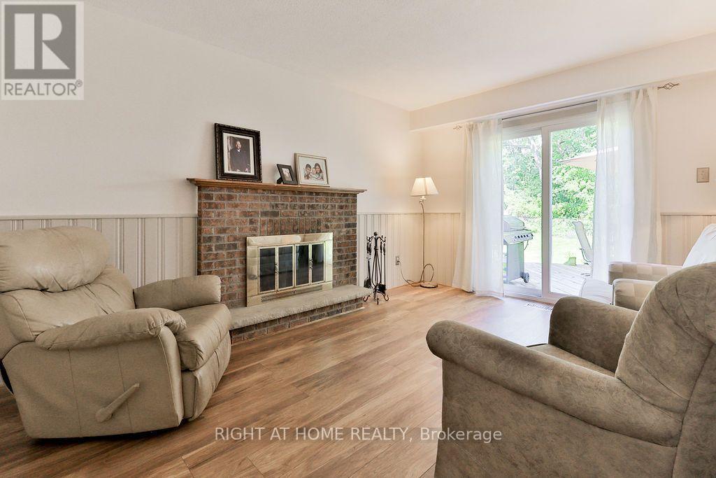2932 Remea Court, Mississauga, ON - Indoor Photo Showing Living Room With Fireplace