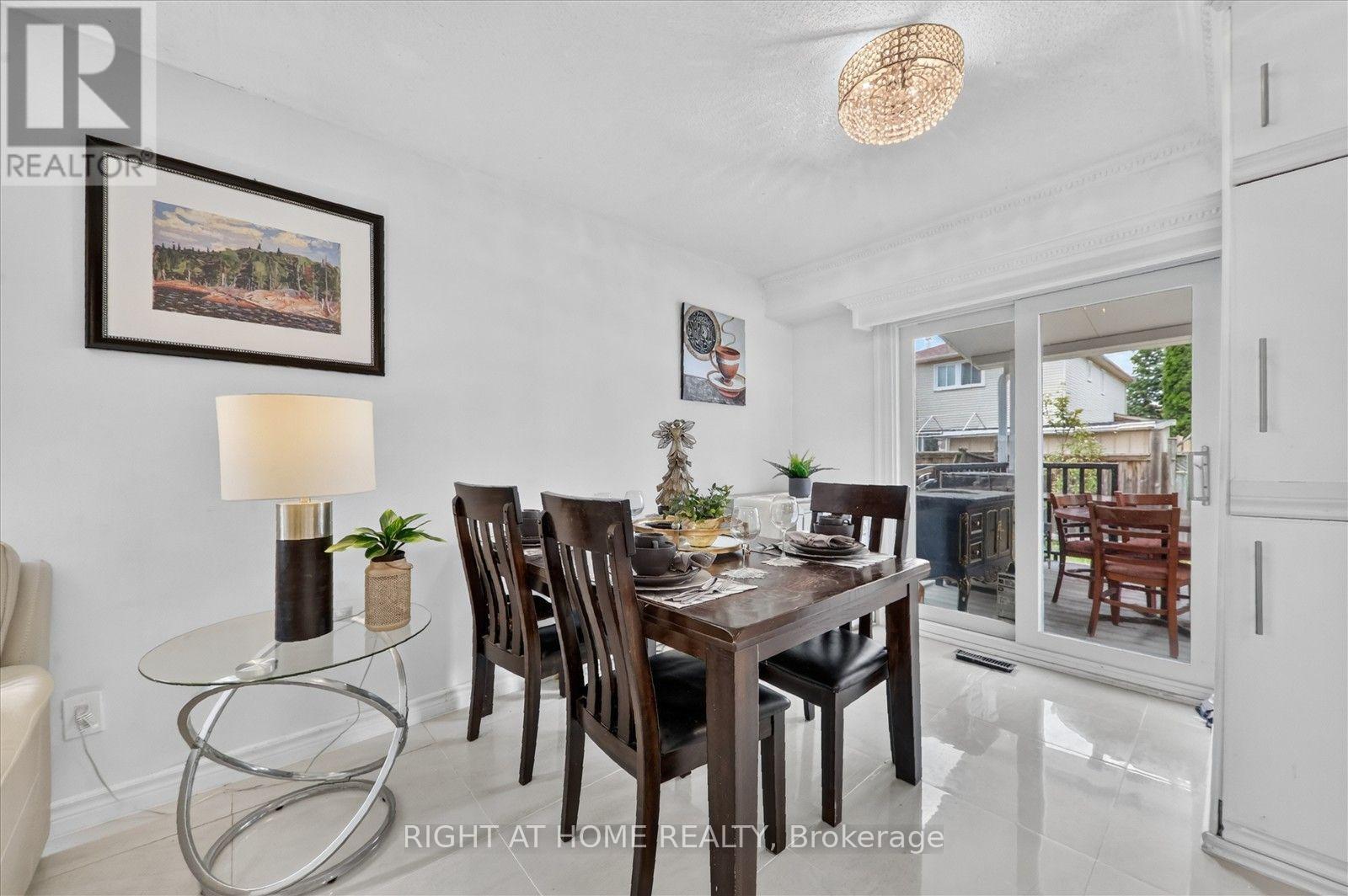 531 Wallenberg Crescent, Mississauga, ON - Indoor Photo Showing Dining Room