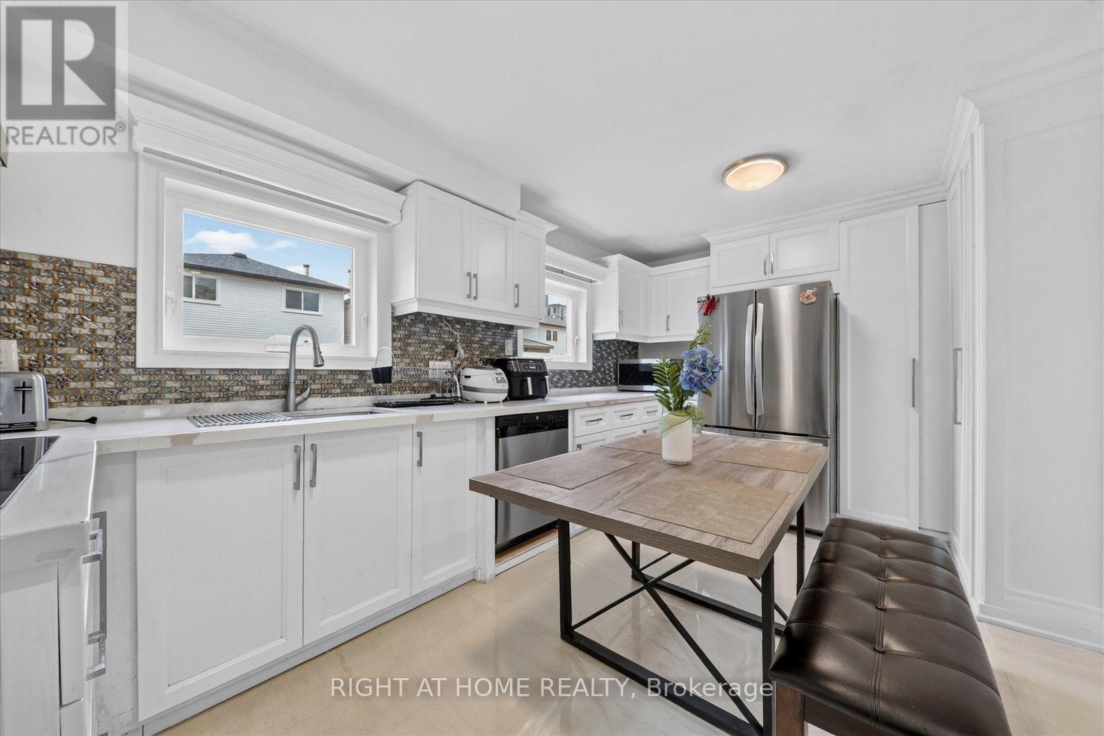 531 Wallenberg Crescent, Mississauga, ON - Indoor Photo Showing Kitchen