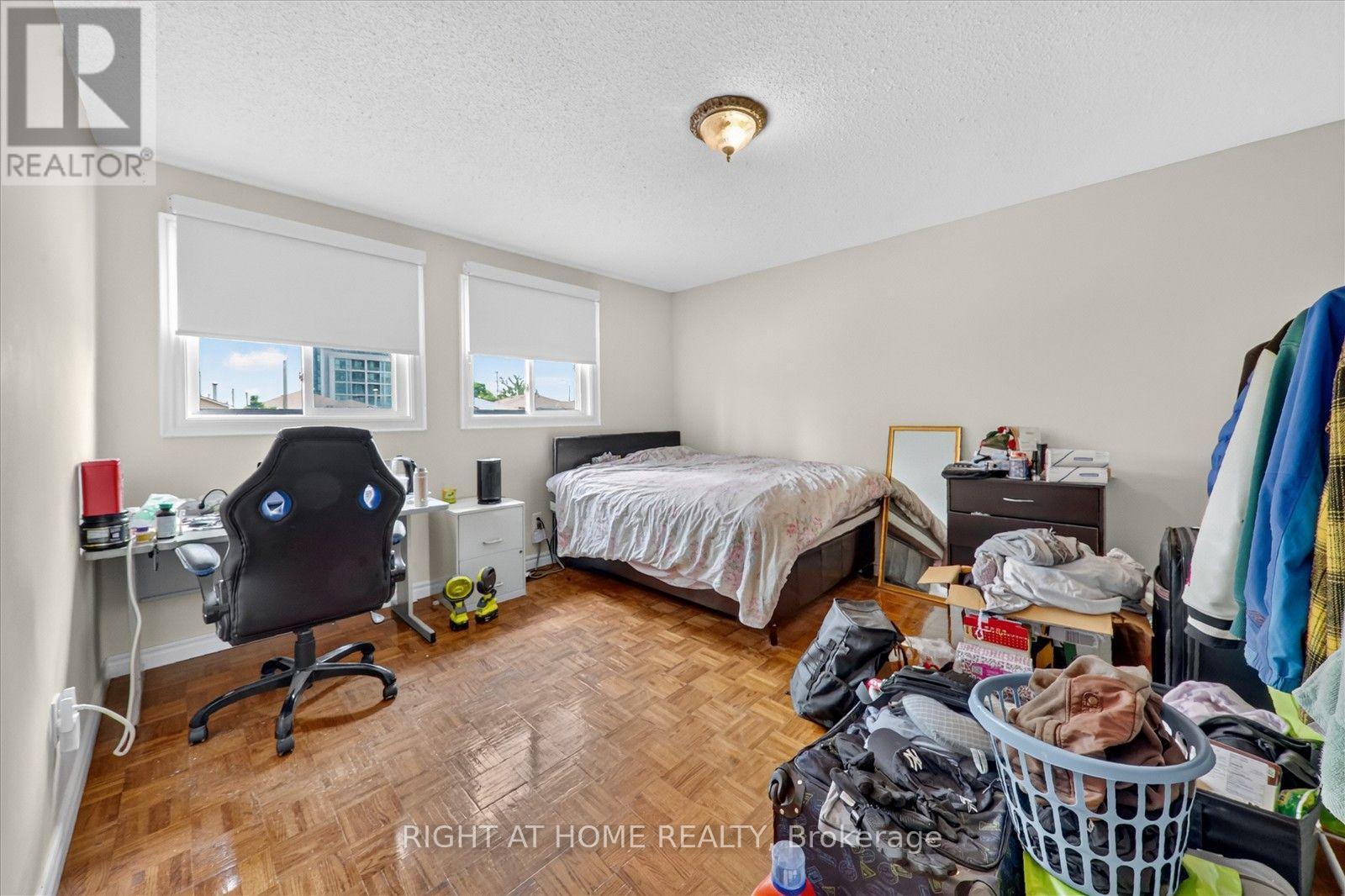 531 Wallenberg Crescent, Mississauga, ON - Indoor Photo Showing Bedroom